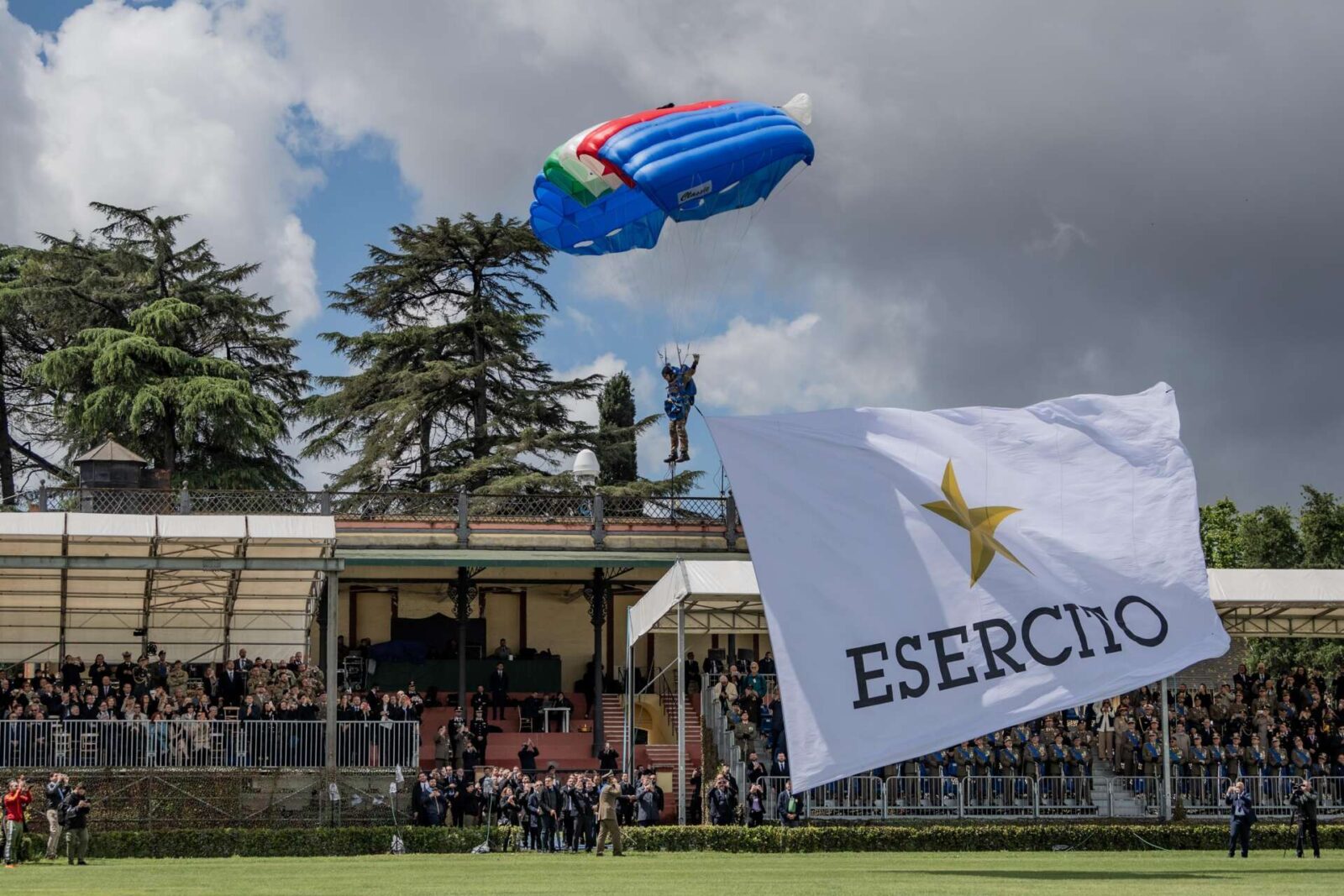 auguri esercito da 163 anni al servizio degli italiani Difesa Magazine