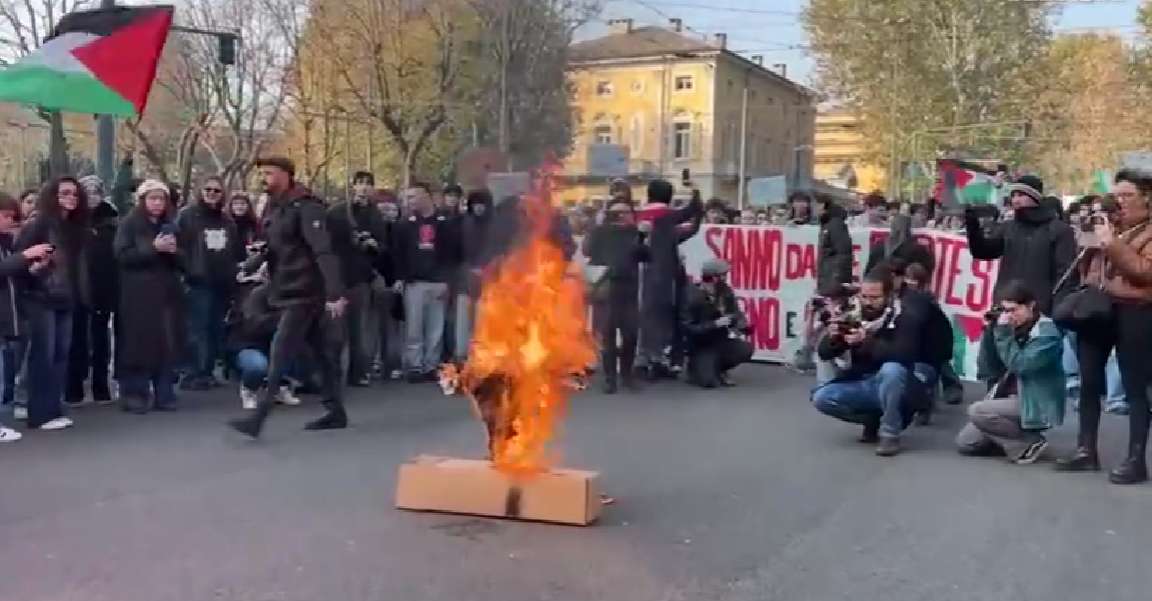 Cortei e scontri in tutta Italia