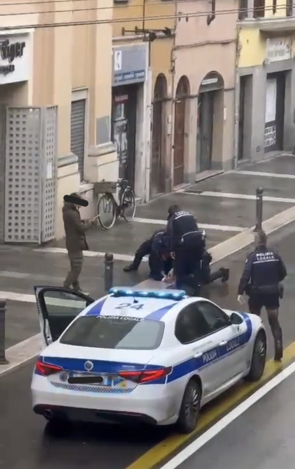 parma aggressione alla polizia locale 12 Difesa Magazine