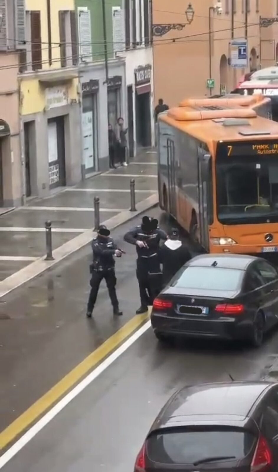 parma aggressione alla polizia locale 9 Difesa Magazine